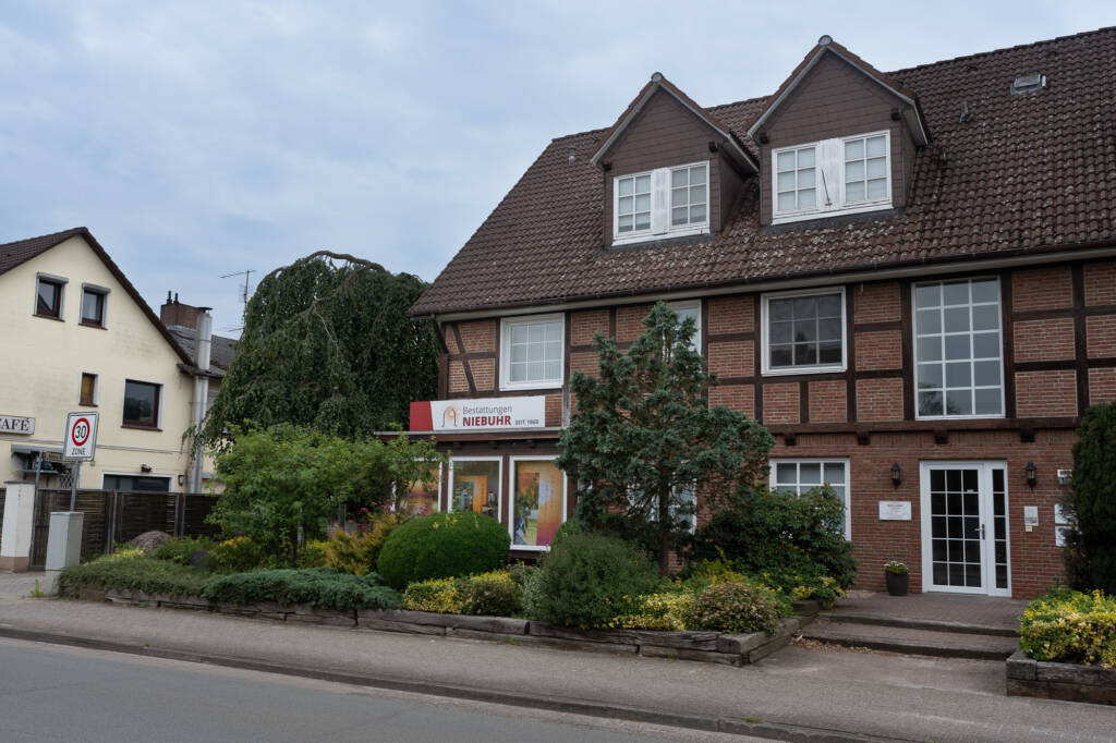 Bestattungen Niebuhr Büro Außenansicht in Winsen Aller